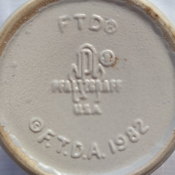 Vintage Pfaltzgraff Stoneware Yorktowne Flower Pot - Picture 4 of 8